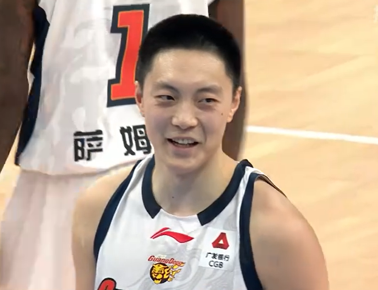 输给上海40分！揪出3大“废柴”，坑惨了广东队