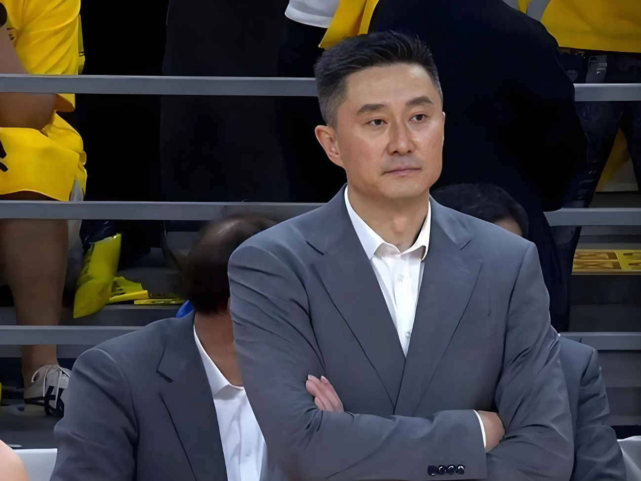 输给上海40分！揪出3大“废柴”，坑惨了广东队