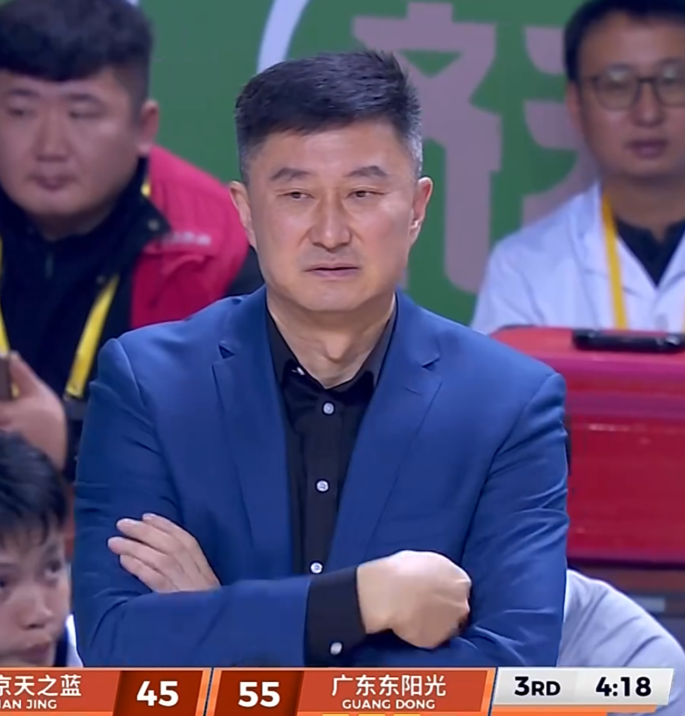 欧冠直播app下载官网-广东3消息！四外援合同正式转保障，徐杰连夜加练，杜锋押宝成功