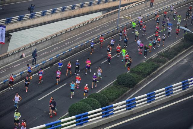 欧冠客户端下载-重庆马拉松通报离世选手情况，为何悲剧常发生在跑马终点前后