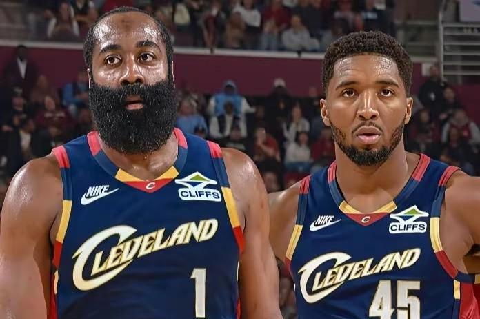 欧冠手机直播软件-NBA交易截止夜：商业的冷酷算计与球员的流浪命运