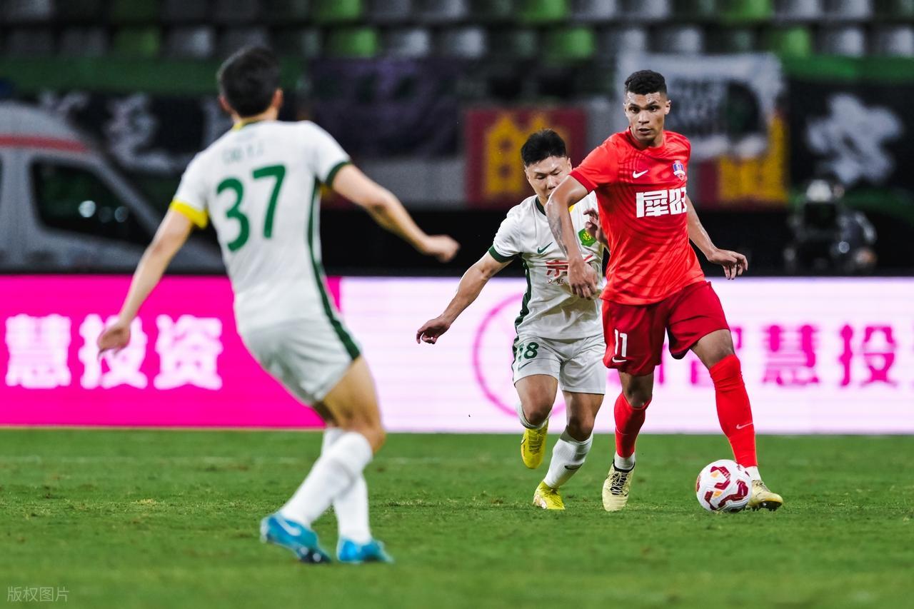 欧冠高清赛事平台-26岁国足锋霸放狠话？赛季目标进3球！上赛季只进了2球，引发热议