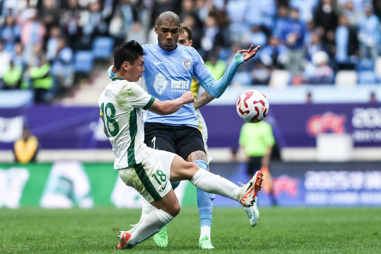 欧冠高清赛事平台-26岁国足锋霸放狠话？赛季目标进3球！上赛季只进了2球，引发热议