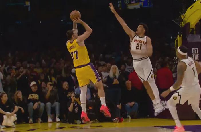 欧冠直播app下载官网-东契奇绝杀掘金，季后赛预演！这场球太刺激了