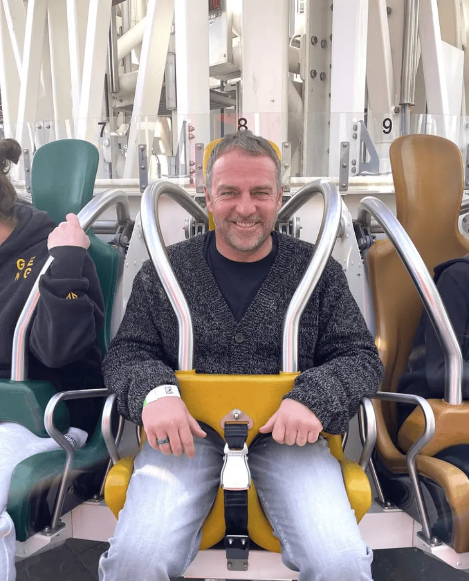 欧冠客户端下载-弗里克假期前往游乐园游玩，明日国脚回归球队恢复训练